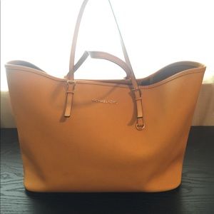 Michael Kors Jet Set Tote